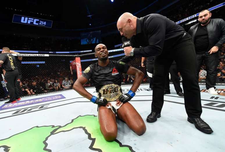 Jon Jones não ostenta mais o cinturão desde que foi suspenso pela USADA, no ano passado (FOTO: Divulgação/UFC)