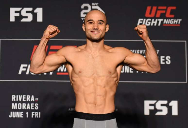 Marlon ficou abaixo do limite da categoria dos galos e se garantiu na luta com Rivera (Foto: Getty Images / UFC)