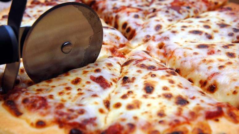 Canadá planeja aumentar tarifas de diversos bens de origem americana, incluindo pizzas prontas