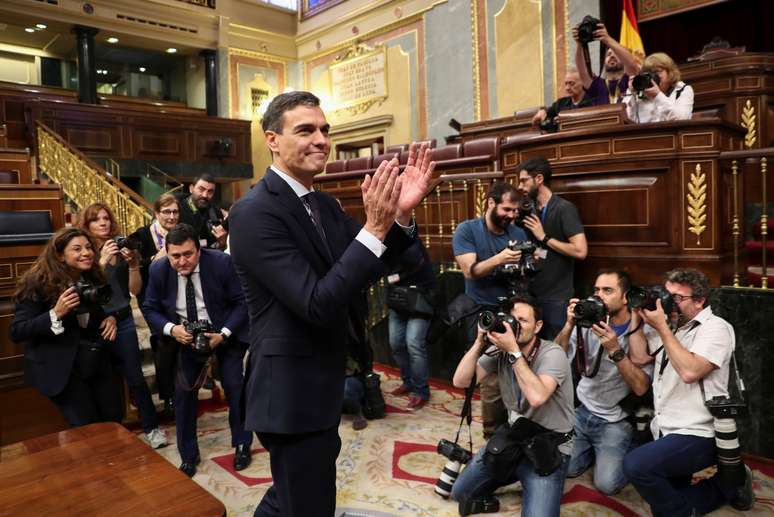 Novo primeiro-ministro da Espanha, o socialista Pedro Sánchez após aprovação de moção de censura no Parlamanto
0106/2018 REUTERS/Sergio Perez 