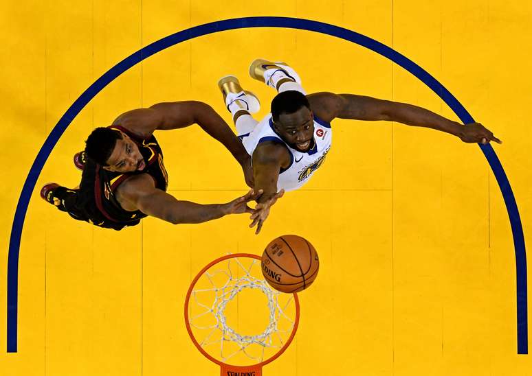  Tristan Thompson e Draymond Green em lance do jogo