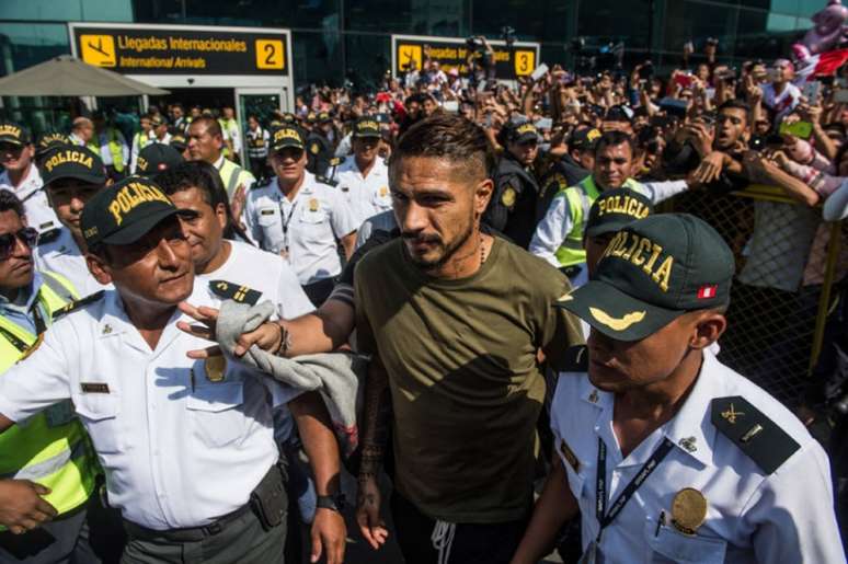 Guerrero poderá defender o Peru na Copa do Mundo (Foto: Ernesto Benavides/AFP)