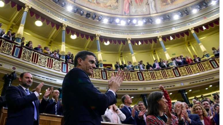 Pedro Sánchez assumiu como primeiro-ministro depois de conseguir aprovar uma moção de censura contra o antecessor, Mariano Rajoy