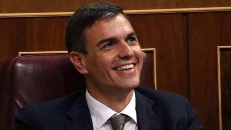 Pedro Sánchez terá que governar sem maioria no Parlamento