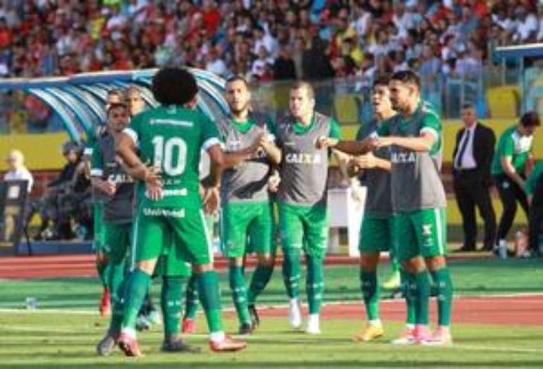 Goiás vence o Atlético-GO.