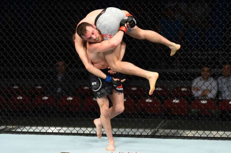 Um dos lances mais curiosos do UFC Utica aconteceu logo na primeira luta do card (Foto: Getty Images/UFC)