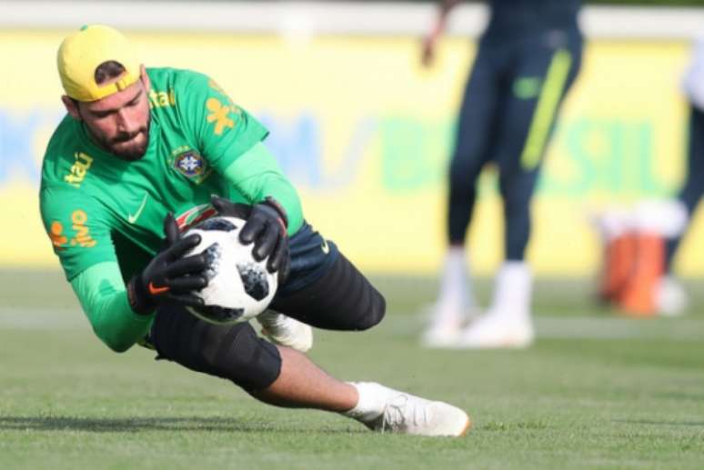 Alisson em ação pela Seleção Brasileira