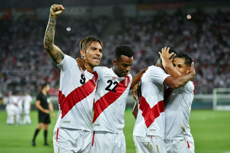 De volta à seleção, Guerrero marca duas vezes, e Peru vence e Arábia Saudita (Foto: AFP)