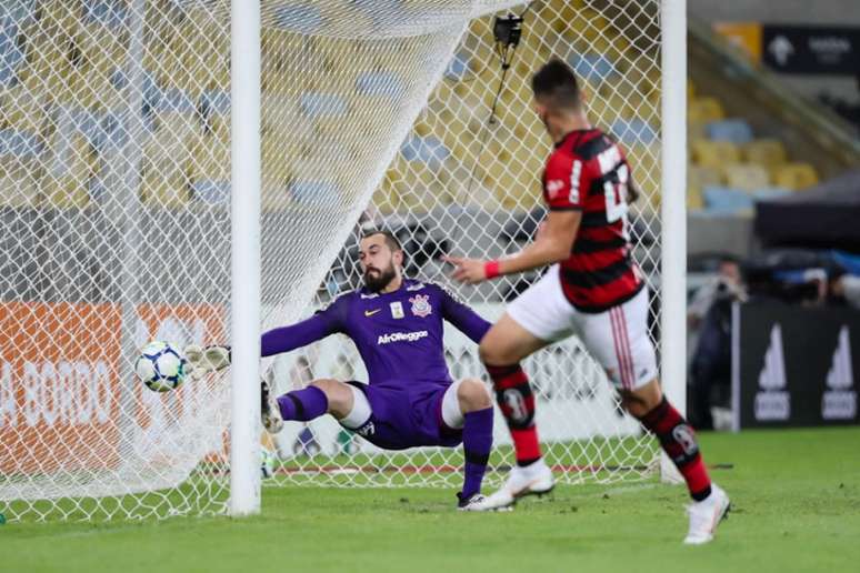 Vizeu fez o gol da vitória do Flamengo aproveitando rebote de Walter (Foto: Andre Melo Andrade/Eleven)
