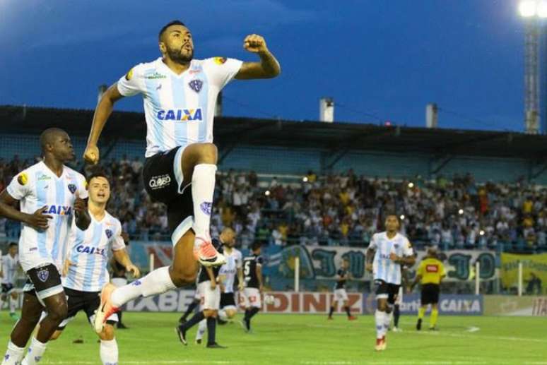 Após decidir mais uma vez na temporada, Cassiano comemora grande exibição com a camisa do Paysandu (Foto: Divulgação / Paysandu)