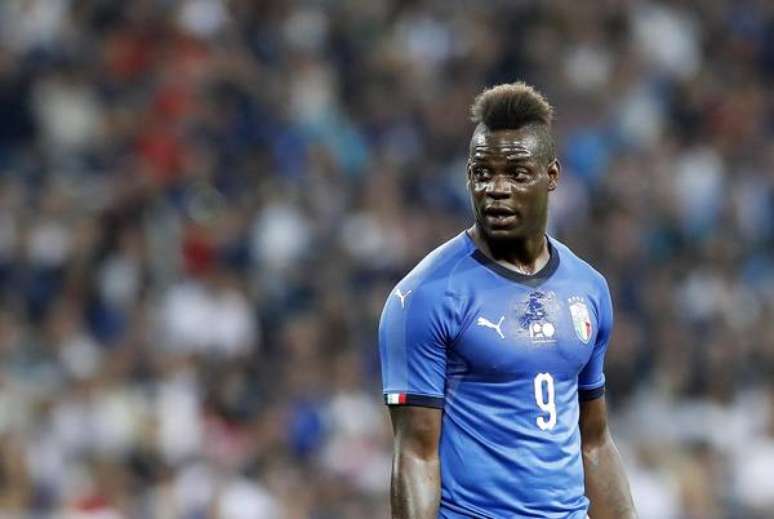 Alvo de racismo, Balotelli pede que Itália 'seja mais aberta'