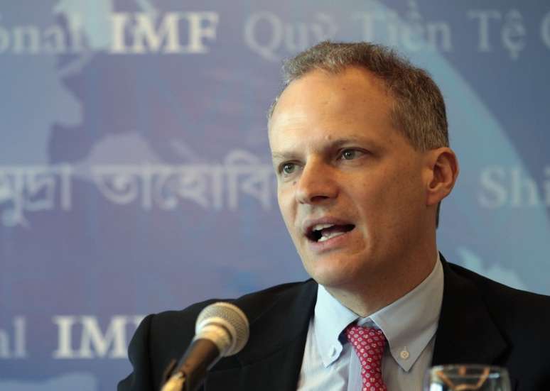 Diretor para o Hemisfério Ocidental do Fundo Monetário Internacional (FMI), Alejandro Werner, durante coletiva de imprensa em Montevidéu 06/05/2013 REUTERS/Andres Stapff