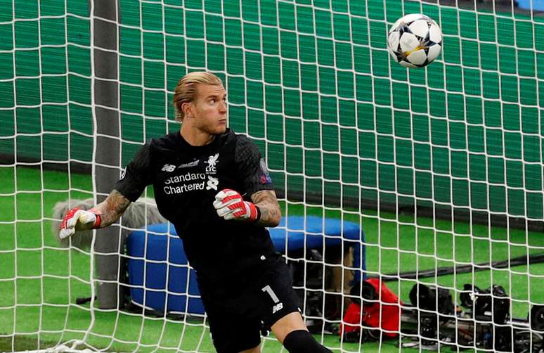 Goleiro Loris Karius, do Liverpool, falha em gol de Gareth Bale, do Real Madrid, durante final da Liga dos Campe&otilde;es, em Kiev
26052018 REUTERS/Phil Noble