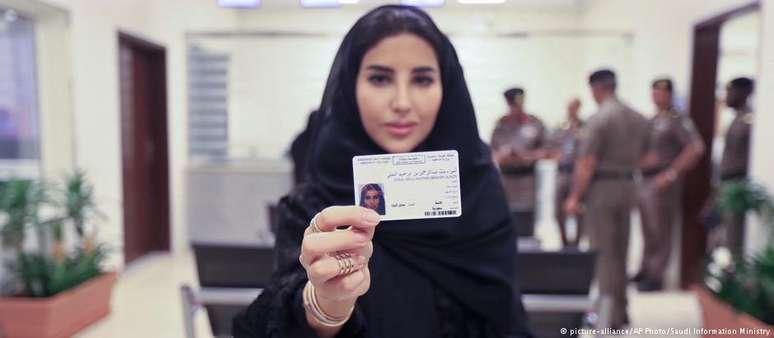 Dez mulheres foram as primeiras a receber carteira de habilitação na Arábia Saudita