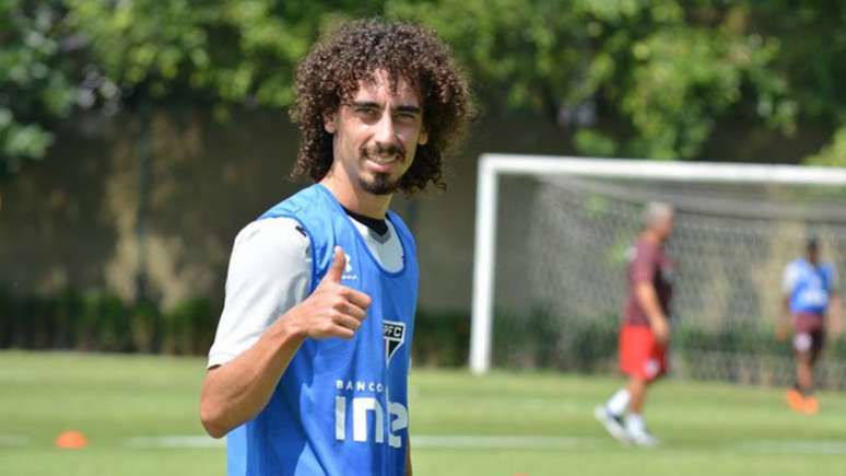 Emprestado pelo Inter, Valdívia tem cláusula no contrato que o impede de jogar nesta terça (Foto: Érico Leonan/SPFC)