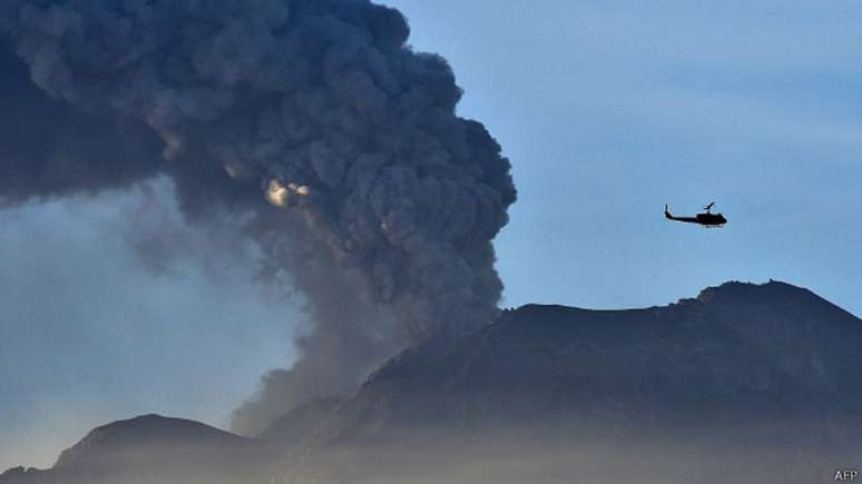 Calbuco, localizado ao sul do Chile, entrou em erupção de forma inesperada