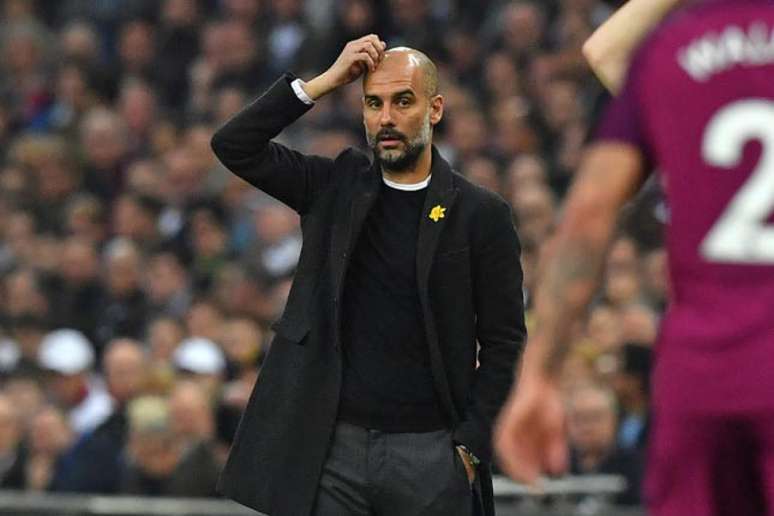 Guardiola comandou Touré no Barcelona e no Manchester City (Foto: Ben Stansall / AFP)