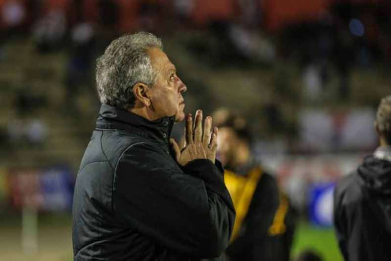 Abel afirmou que equipe esteve desconcentrado contra o Paraná (Geraldo Bubniak/AGB)