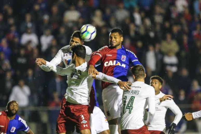 O Fluminense lutou, mas não conseguiu pontuar no duelo desta segunda-feira.