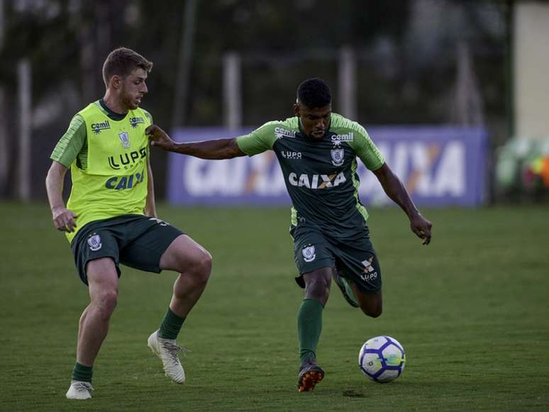 Jogadores do América-MG focam no duelo com Atlético-MG (Foto: Mourão Panda / América)