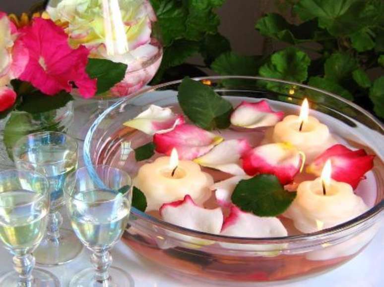 7. As velas flutuantes podem ser usadas na decora&ccedil;&atilde;o da casa e tamb&eacute;m decora&ccedil;&otilde;es de festas
