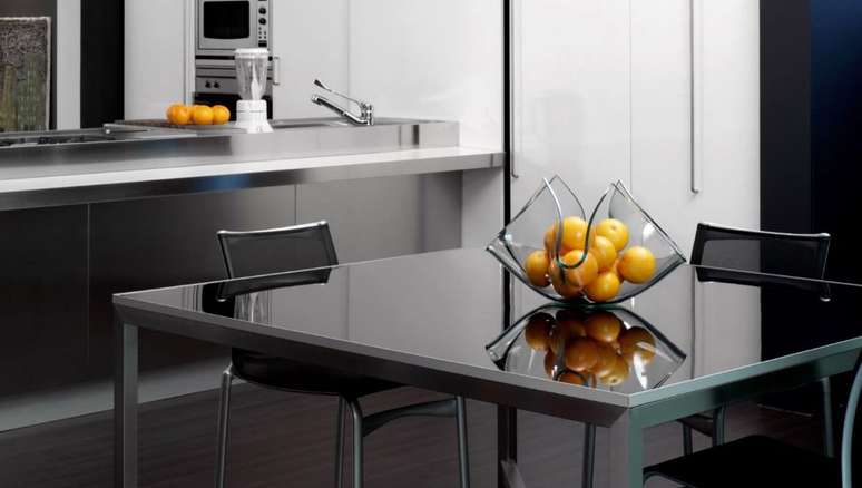 10 –  As fruteiras nas mesas são utilizadas como enfeites para cozinha.