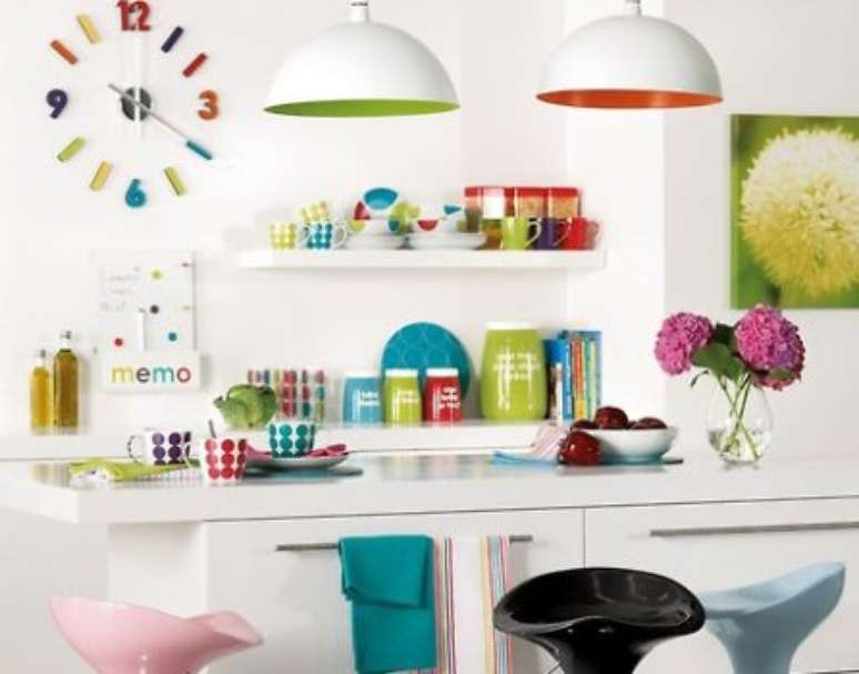 31 – Enfeites para cozinha moderna e colorida.