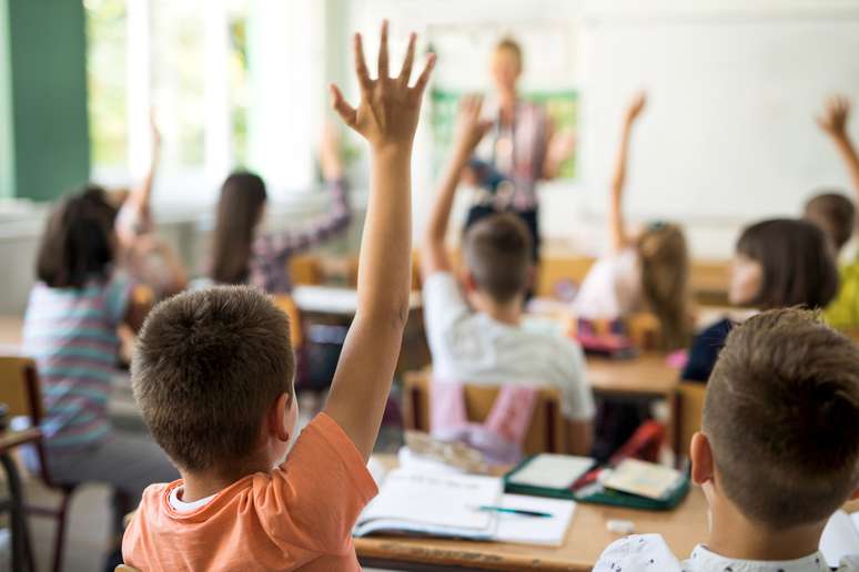 No ensino fundamental, nas diversas modalidades, o valor deveria pelo menos dobrar para a oferta de qualidade na cidade e quase triplicar no campo.