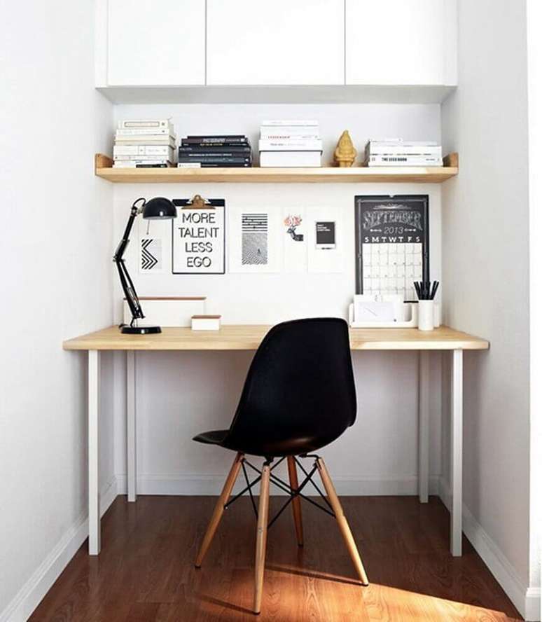 2. É comum que o home office pequeno divida espaço com algum outro cômodo da casa