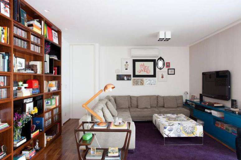 50. Lumin&aacute;ria de madeira com c&uacute;pula cobre