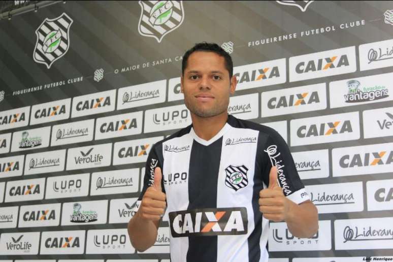 João Paulo pode mudar de posição nos próximos jogos do Figueirense (Foto: Divulgação/Figueirense)