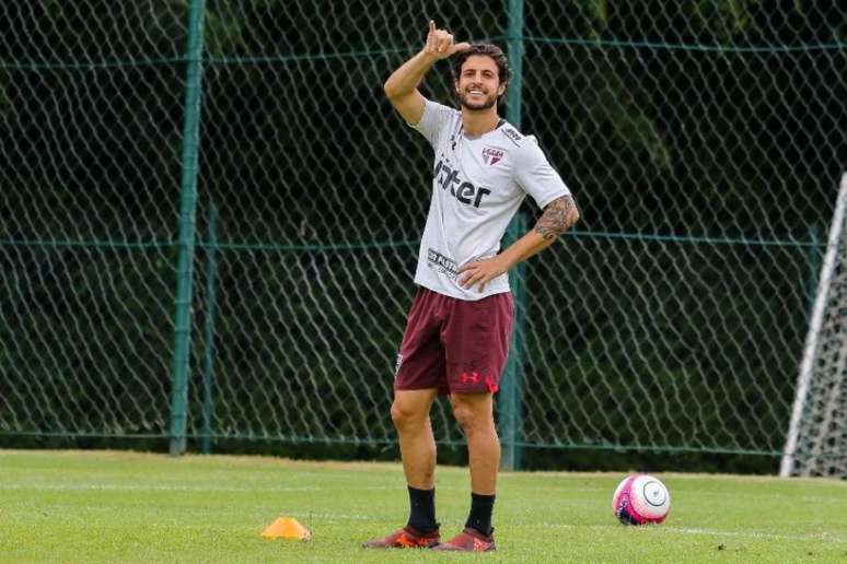 Volante teve uma contratura muscular na coxa direita no clássico contra o Palmeiras (Foto: Marcello Fim/Raw Image)