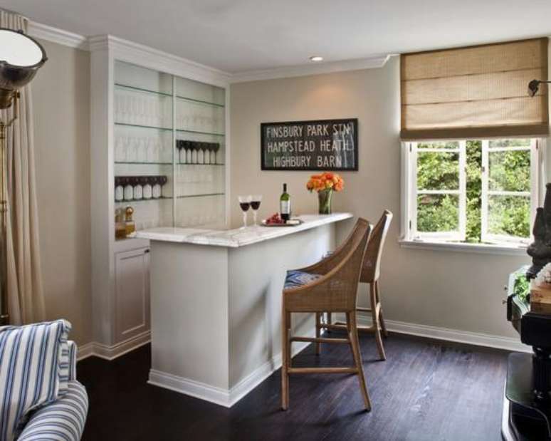 10 &ndash; Barzinho para sala pequena de canto leva beleza e eleg&acirc;ncia ao ambiente.