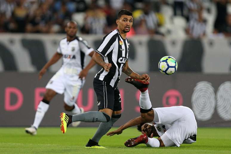 Kieza em Botafogo x Ceará pela 10ª rodada do Campeonato Brasileiro