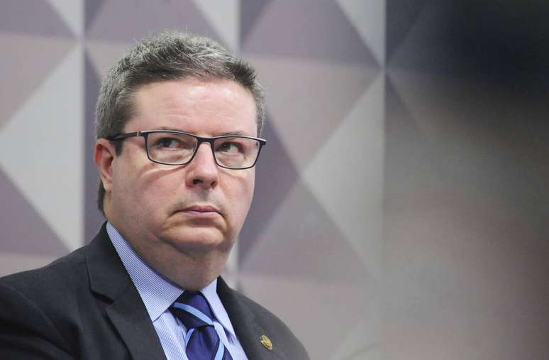 O senador Antonio Anastasia (PSDB-MG) tenta retornar ao governo de Minas