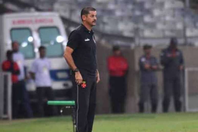 Valdir Bigode foi o técnico do Vasco, de forma interina, no empate com o Cruzeiro. Veja a seguir a galeria LANCE!