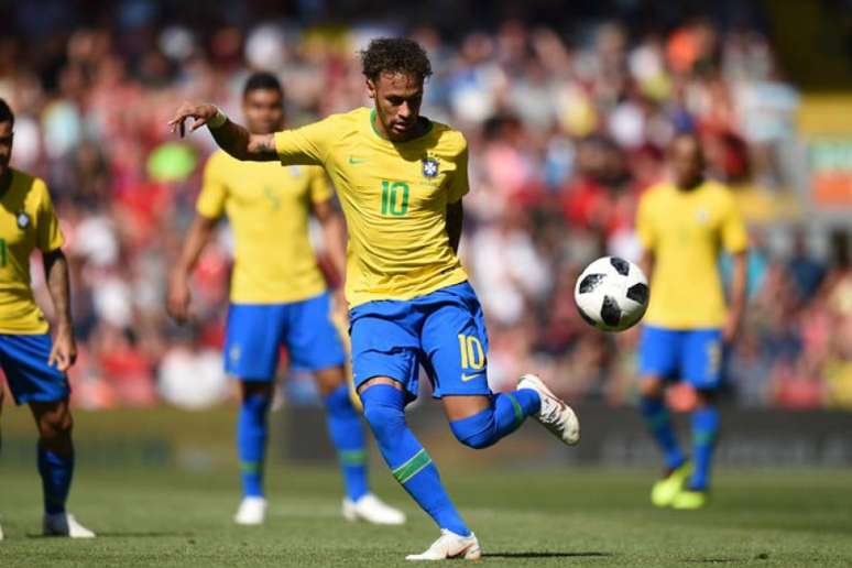 Neymar entrará na vaga de Fernandinho contra a Áustria (Foto: Oli Scarff / AFP)