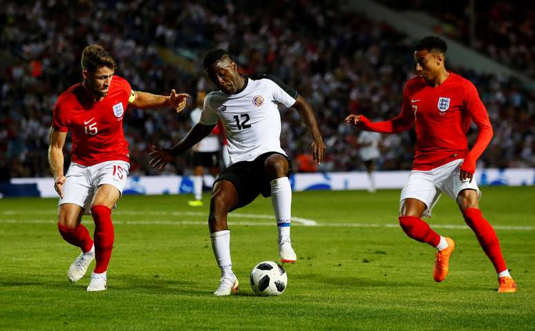 Joel Campbell domina a bola em amistoso entre Inglaterra e Costa Rica
