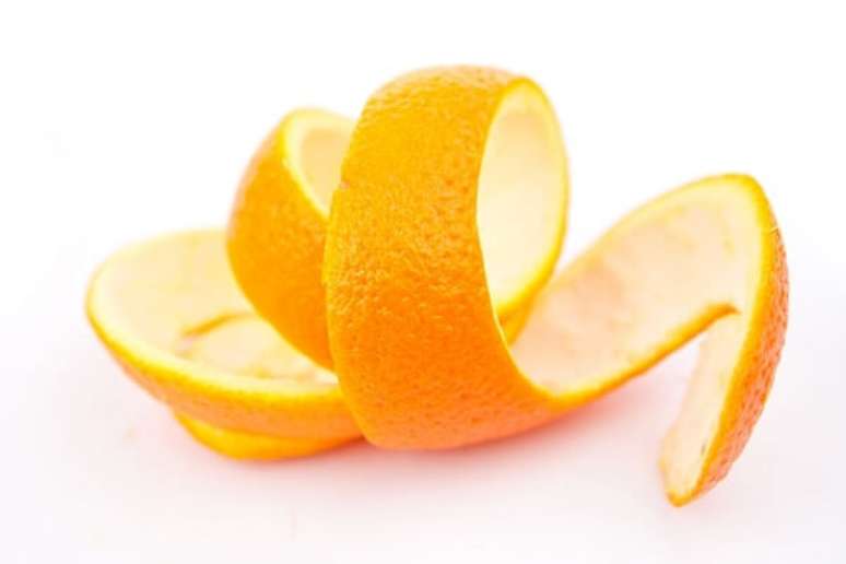 3- Casca de laranja é um repelente para formigas.