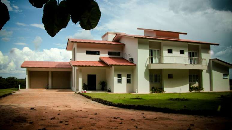 Uma das resid&ecirc;ncias localizadas na col&ocirc;nia, que tem casas de diferentes tamanhos