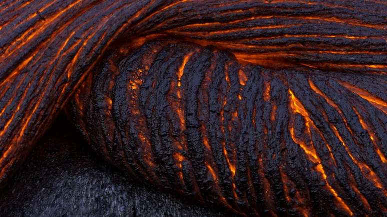 A lava espessa demora a esfriar, mas se move devagar e n&atilde;o vai longe