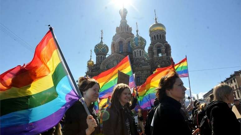 Autoridades e organizadores têm afirmado que a segurança de torcedores LGBT será garantida