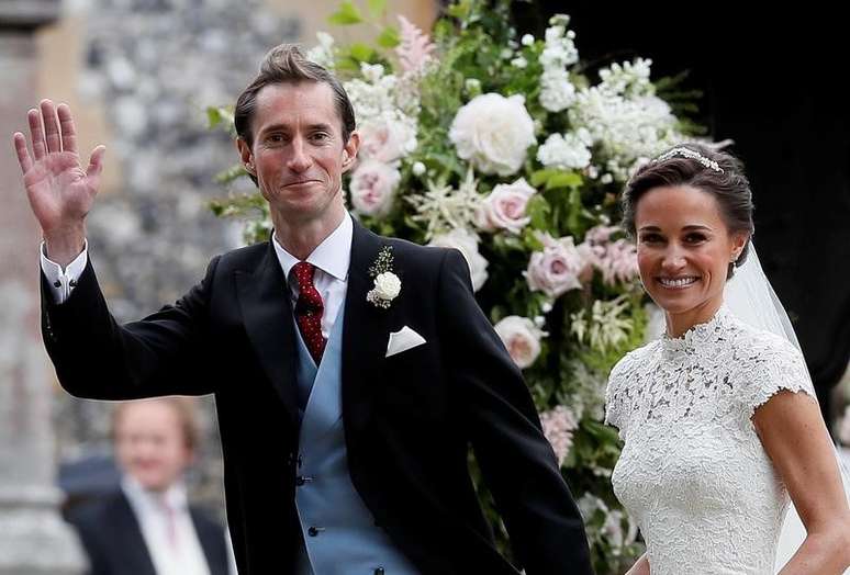 Pippa Middleton e seu marido James Matthews, depois da sua cerimônia de casamento em 2017