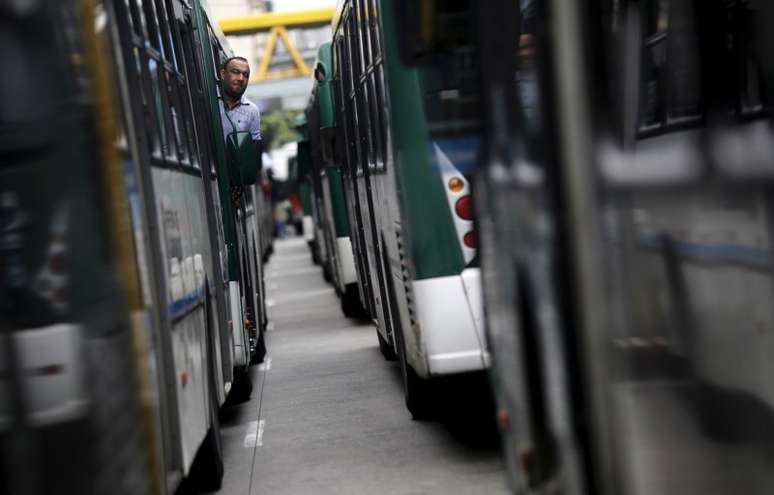 Ônibus estacionados em terminal em São Paulo, Brasil
12/05/2015
REUTERS/Nacho Doce

