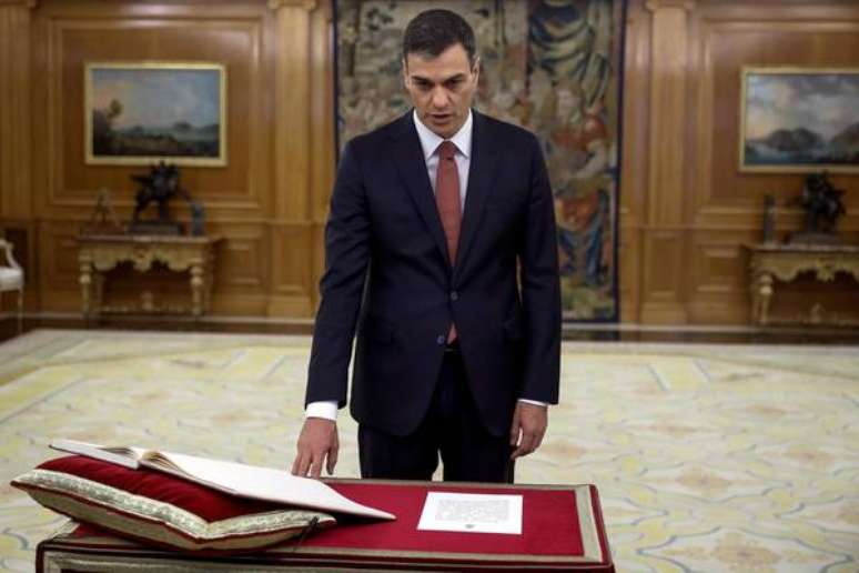 Pedro Sánchez em seu juramento como primeiro-ministro