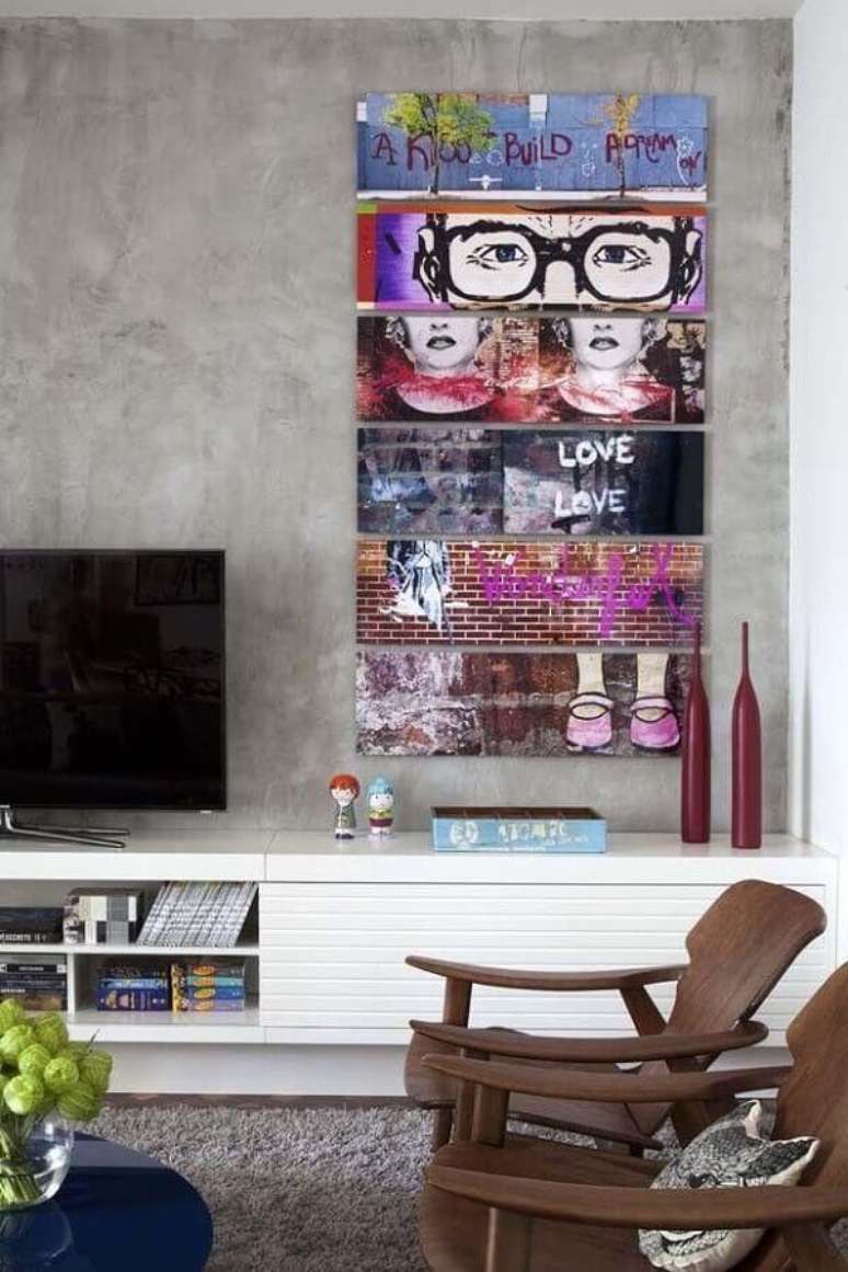 61. Decora&ccedil;&atilde;o de parede de sala com quadros divertidos