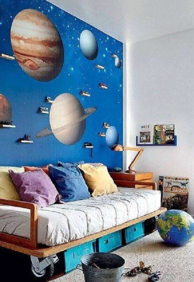 41. Decora&ccedil;&atilde;o de parede de quarto com adesivo de universo