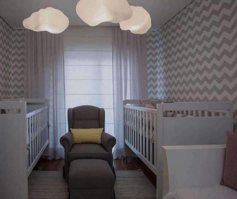 33. Ideias de decoração de parede de quarto de bebê com estampa neutra