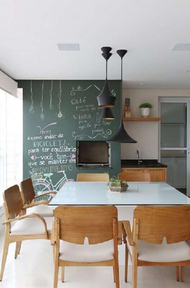 69. Ideias para decorar paredes de varanda com tinta lousa e churrasqueira
