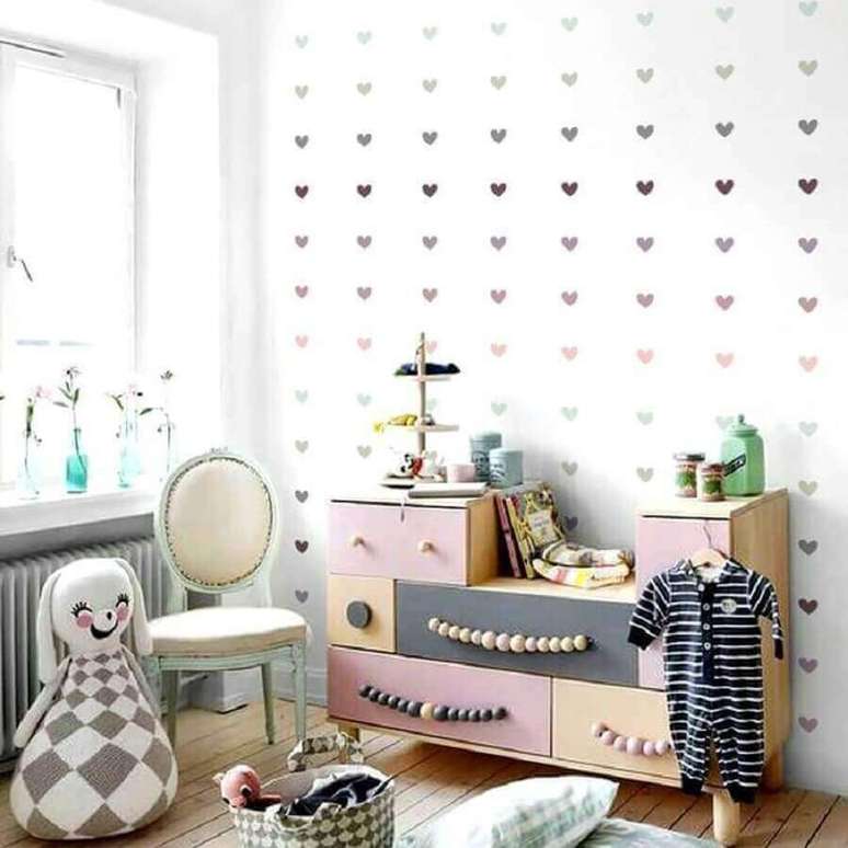 43. Ideias para parede de quarto com adesivos de cora&ccedil;&atilde;o